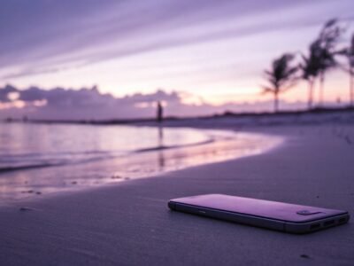 Escape Pixel Chaos: Minimalist Wellness Strategy